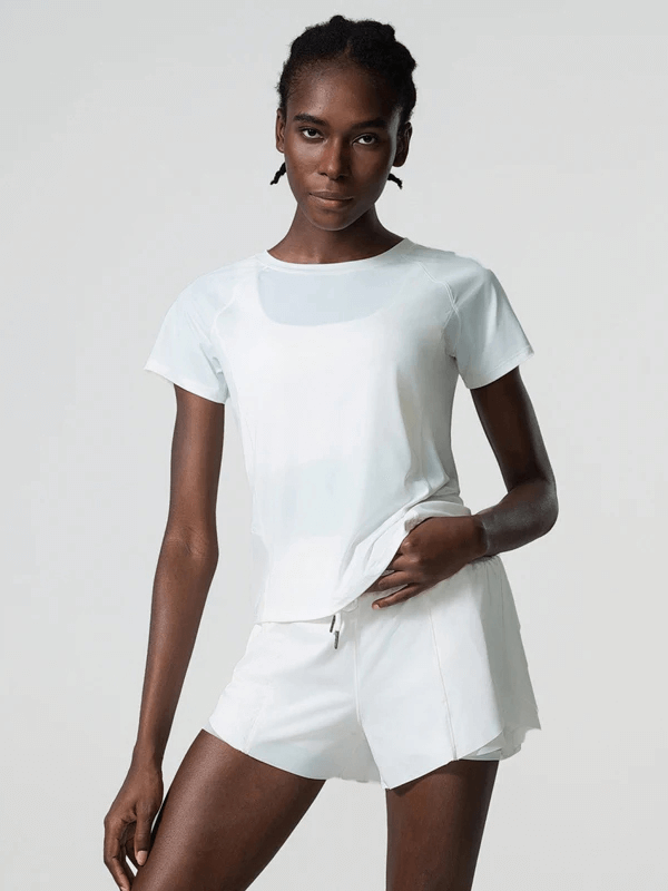 Woman wearing breathable nylon gym wear, ideal for yoga and running. Quick dry, anti-wrinkle, and anti-pilling design. SF2081